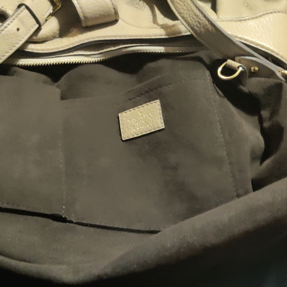 Louis Vuitton Mahina Perforated hobo - Picture 11 of 16